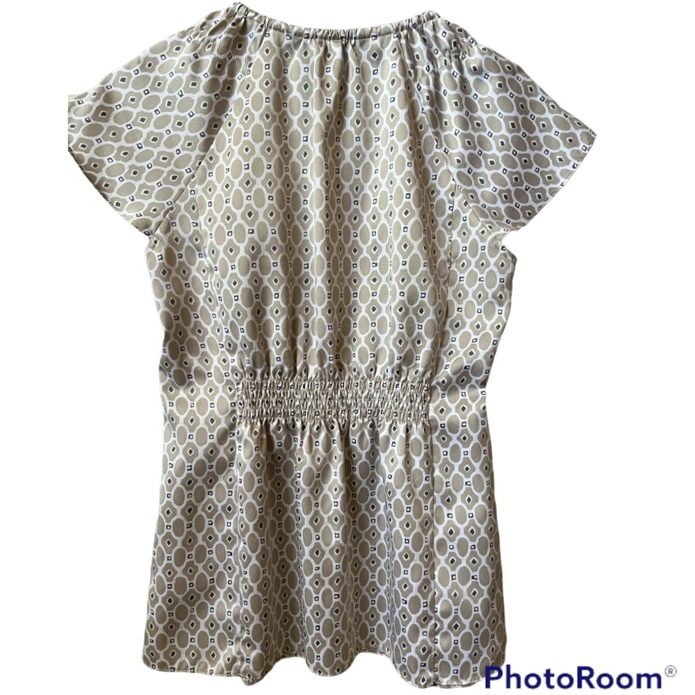 Banana Republic button down short sleeve blouse! - Picture 2 of 5